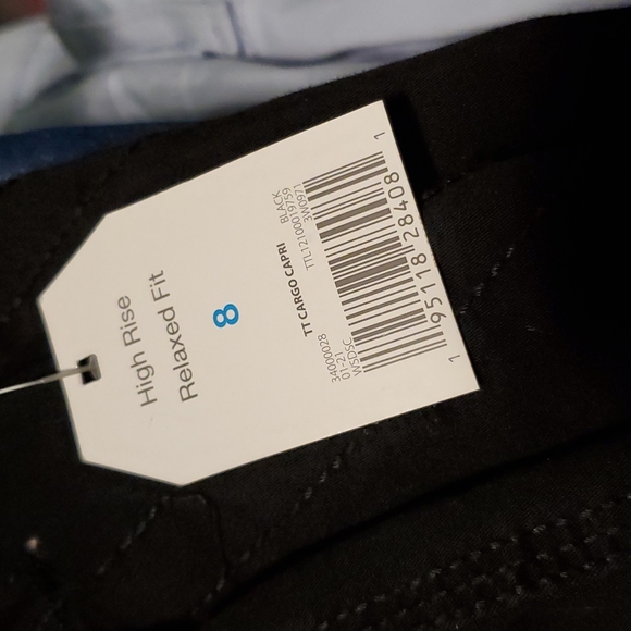 TIME AND TRU HI-RISE RELAXED FIT CARGO CAPRI Size 4 - Picture 11 of 14